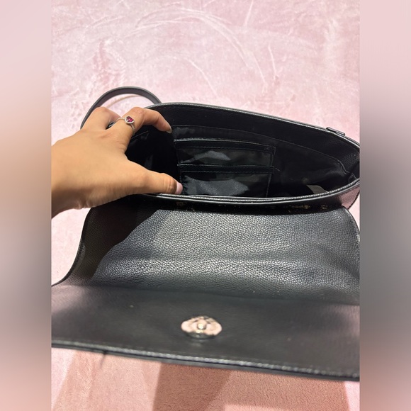 GUESS Chain Strap Crossbody - Picture 4 of 7